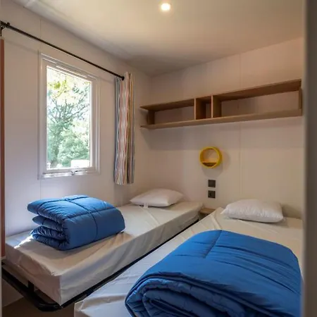 مكان تخييم Mobil-home Avec Terrasse - 6 Pers. - Api-1-52-2132 Verruyes