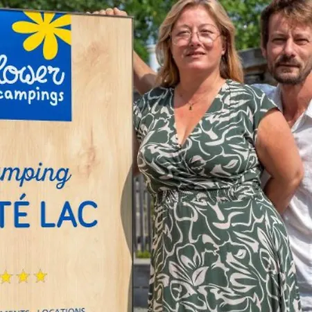 Campingplatz Mobil-home Avec Terrasse - 6 Pers. - Api-1-52-2132 *